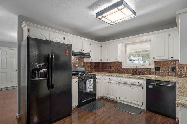 1417 S Thousand Oaks Drive, Nixa, MO 65714