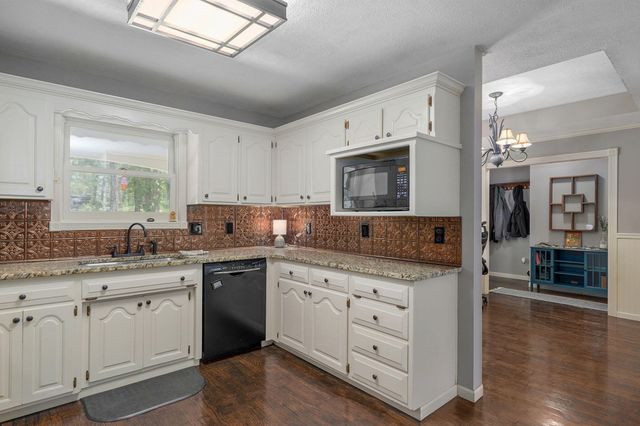 1417 S Thousand Oaks Drive, Nixa, MO 65714