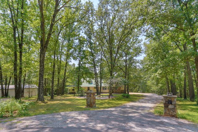 1417 S Thousand Oaks Drive, Nixa, MO 65714