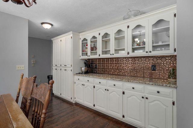 1417 S Thousand Oaks Drive, Nixa, MO 65714