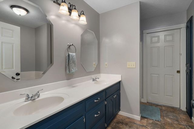 1417 S Thousand Oaks Drive, Nixa, MO 65714