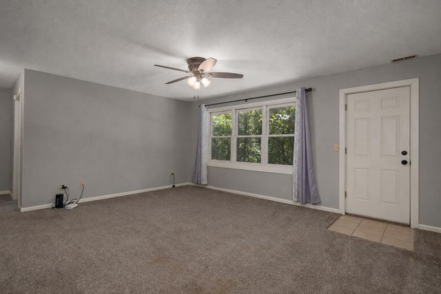 1417 S Thousand Oaks Drive, Nixa, MO 65714