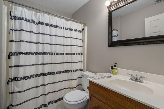 1417 S Thousand Oaks Drive, Nixa, MO 65714