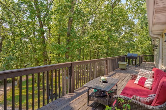 1417 S Thousand Oaks Drive, Nixa, MO 65714