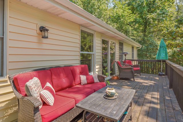 1417 S Thousand Oaks Drive, Nixa, MO 65714