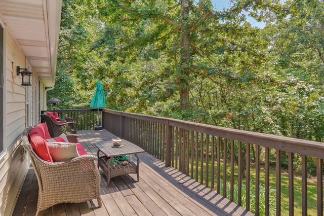1417 S Thousand Oaks Drive, Nixa, MO 65714
