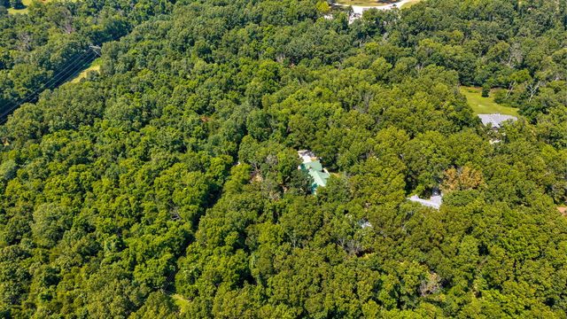 1417 S Thousand Oaks Drive, Nixa, MO 65714