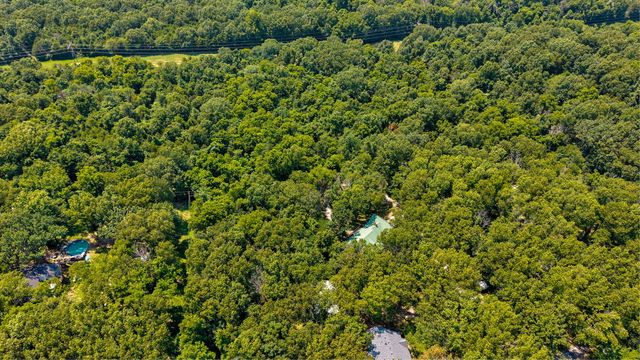 1417 S Thousand Oaks Drive, Nixa, MO 65714