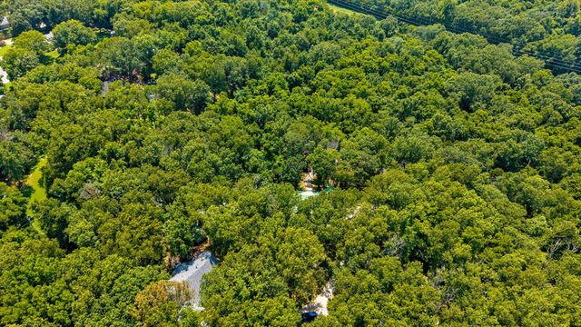 1417 S Thousand Oaks Drive, Nixa, MO 65714