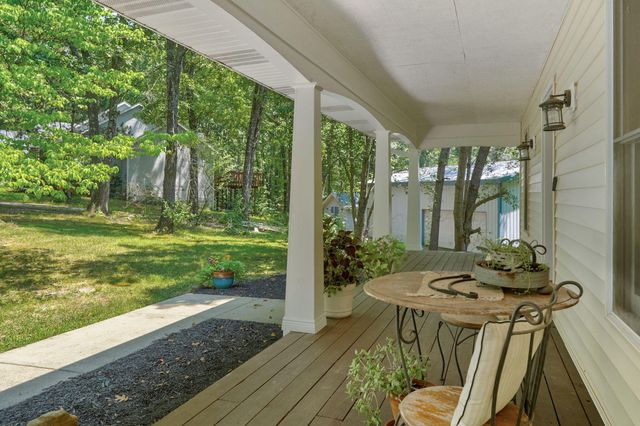 1417 S Thousand Oaks Drive, Nixa, MO 65714