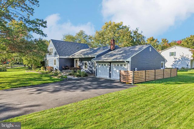 2 BEECHCROFT DR, East Windsor Twp, NJ 08520