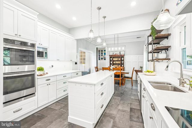 2 BEECHCROFT DR, East Windsor Twp, NJ 08520