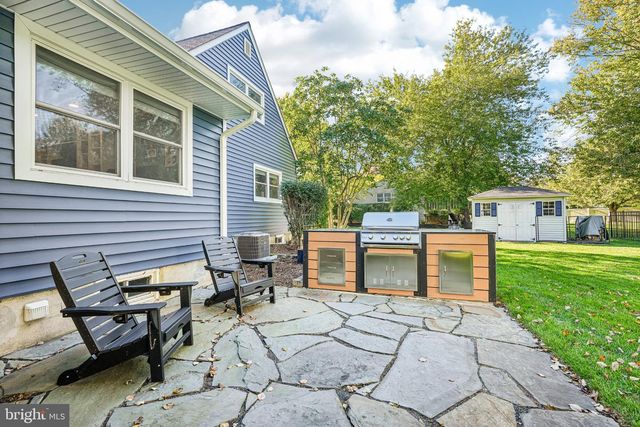 2 BEECHCROFT DR, East Windsor Twp, NJ 08520