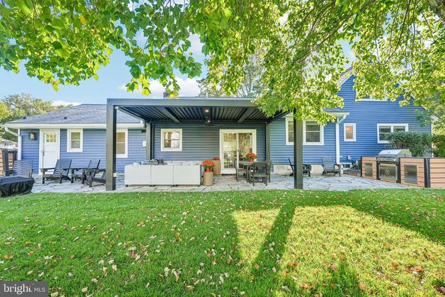 2 BEECHCROFT DR, East Windsor Twp, NJ 08520