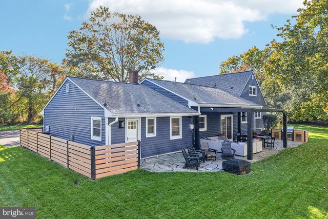 2 BEECHCROFT DR, East Windsor Twp, NJ 08520