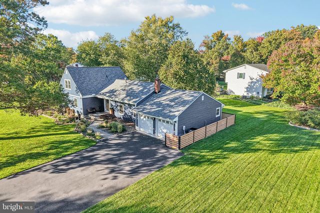 2 BEECHCROFT DR, East Windsor Twp, NJ 08520