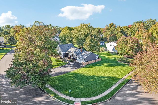 2 BEECHCROFT DR, East Windsor Twp, NJ 08520