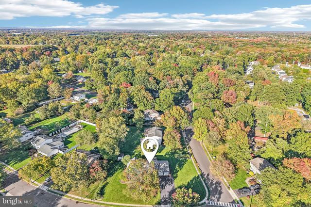 2 BEECHCROFT DR, East Windsor Twp, NJ 08520