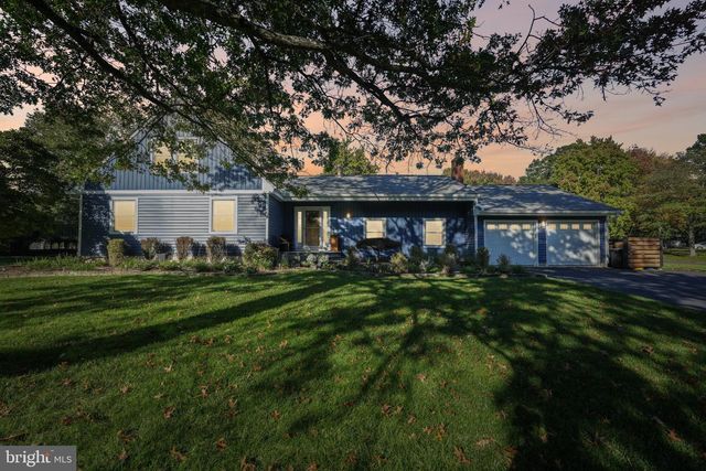 2 BEECHCROFT DR, East Windsor Twp, NJ 08520