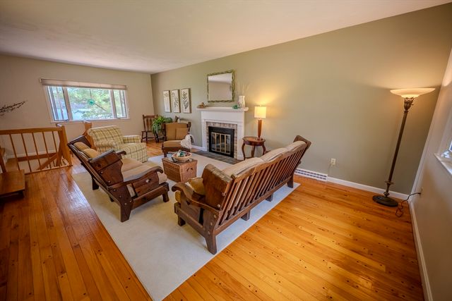 132 Paxton Rd, Spencer, MA 01562