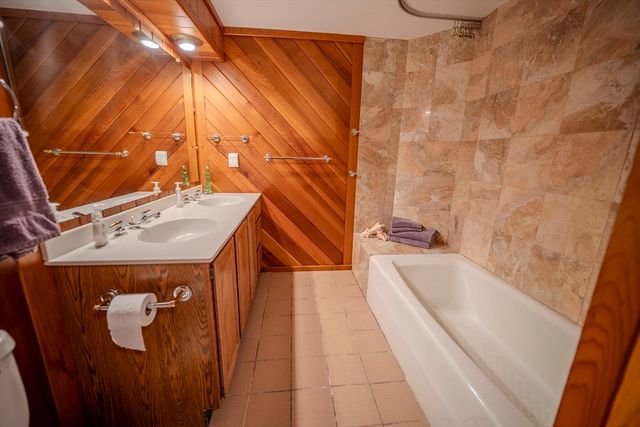 132 Paxton Rd, Spencer, MA 01562