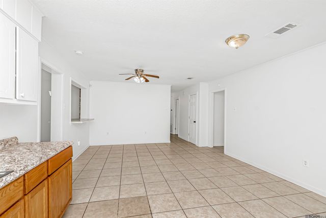 155 E Holly, Baton Rouge, LA 70819