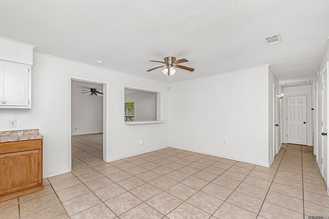 155 E Holly, Baton Rouge, LA 70819