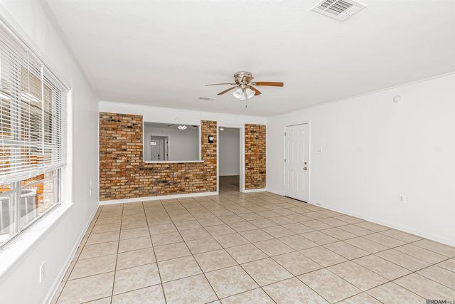 155 E Holly, Baton Rouge, LA 70819