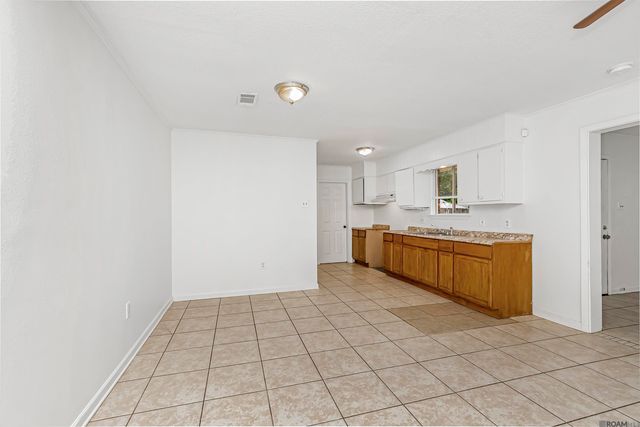 155 E Holly, Baton Rouge, LA 70819