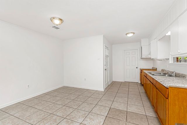 155 E Holly, Baton Rouge, LA 70819