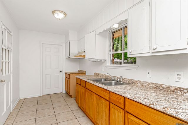 155 E Holly, Baton Rouge, LA 70819