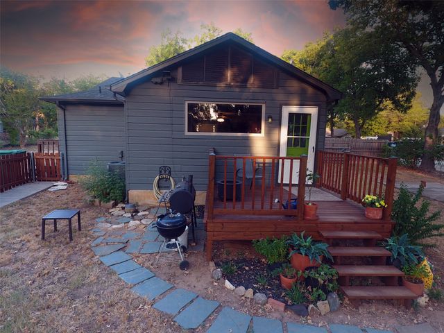 1800 Carl Street, Fort Worth, TX 76103