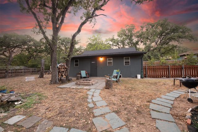 1800 Carl Street, Fort Worth, TX 76103