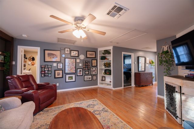 1800 Carl Street, Fort Worth, TX 76103