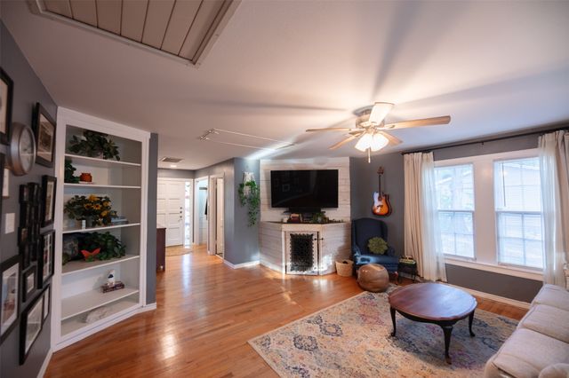 1800 Carl Street, Fort Worth, TX 76103