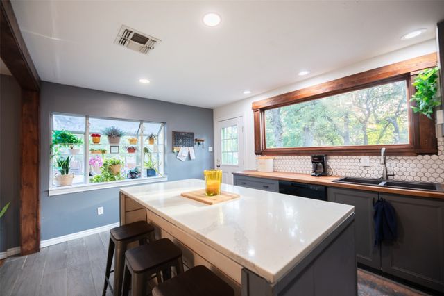 1800 Carl Street, Fort Worth, TX 76103