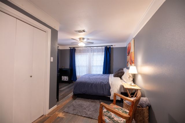 1800 Carl Street, Fort Worth, TX 76103