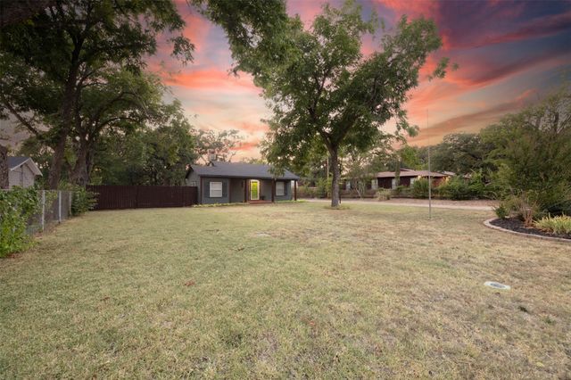 1800 Carl Street, Fort Worth, TX 76103