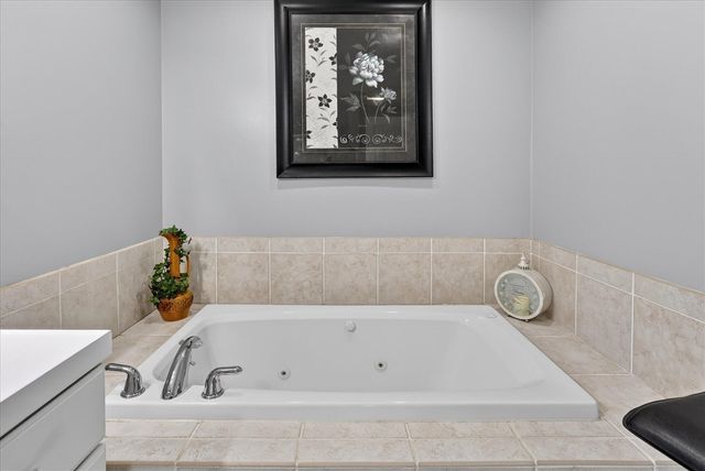 4683 Fieldstone Lane, Saginaw, MI 48603