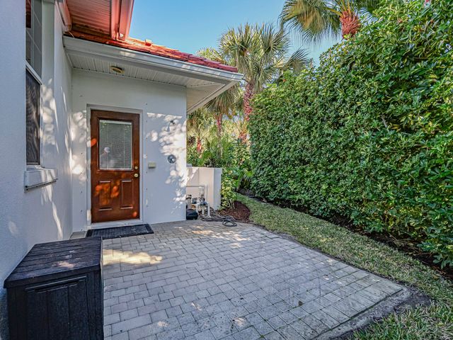 1621 W Sandpointe Place, Vero Beach, FL 32963