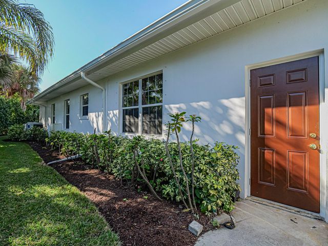 1621 W Sandpointe Place, Vero Beach, FL 32963