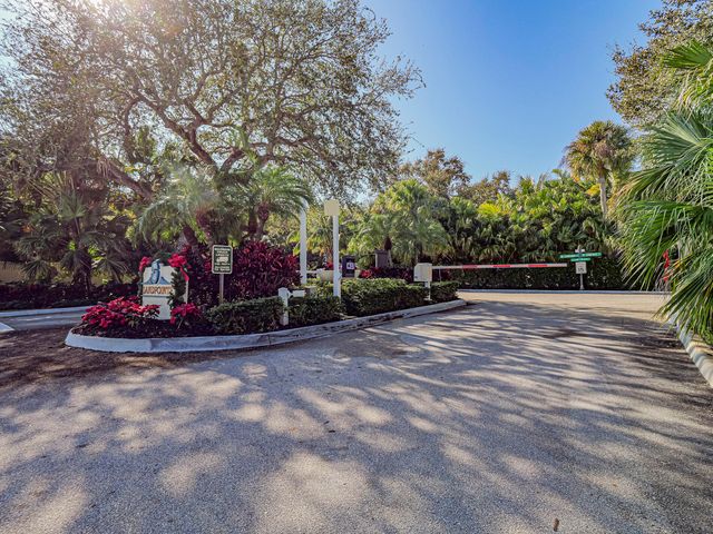 1621 W Sandpointe Place, Vero Beach, FL 32963