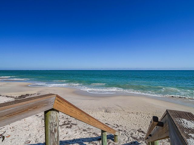 1621 W Sandpointe Place, Vero Beach, FL 32963