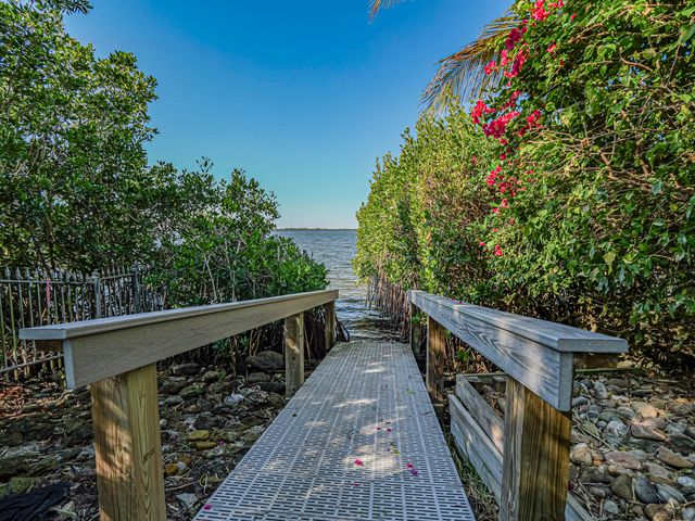 1621 W Sandpointe Place, Vero Beach, FL 32963