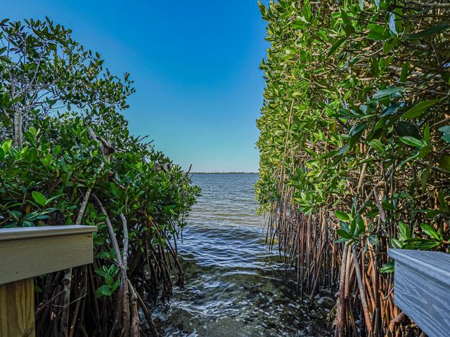 1621 W Sandpointe Place, Vero Beach, FL 32963