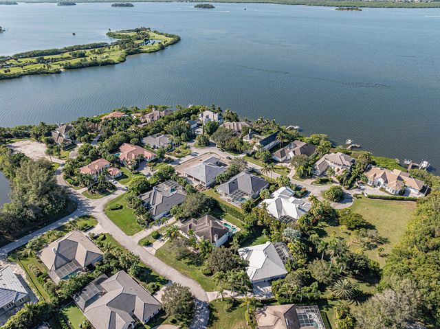 1621 W Sandpointe Place, Vero Beach, FL 32963