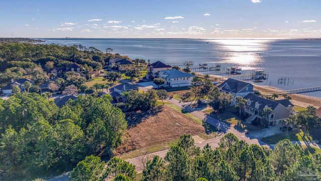4162 Madura Rd, Gulf Breeze, FL 32563