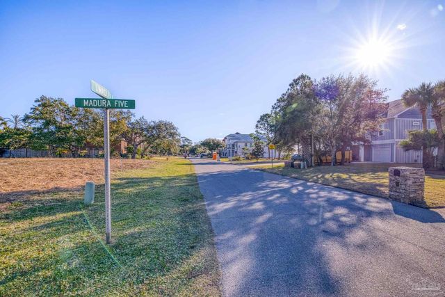 4162 Madura Rd, Gulf Breeze, FL 32563