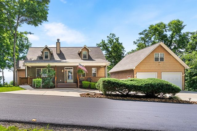 194 Lakeview Drive, Hayesville, NC 28904