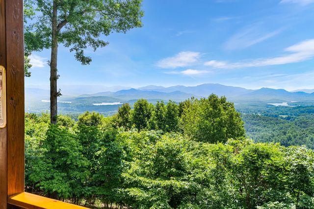 194 Lakeview Drive, Hayesville, NC 28904